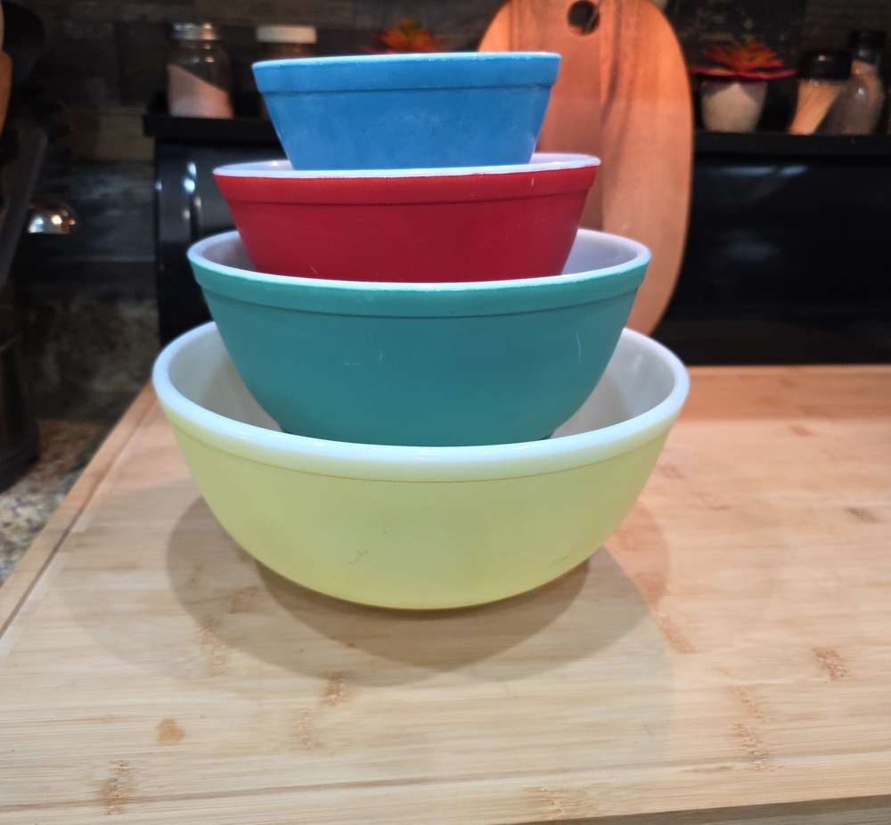 Pyrex, Stackable Mixing Bowls Set - Yellow, Teal, Red, Blue